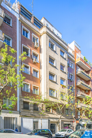 Calle De Santa Cruz De Marcenado, 9, Madrid, Madrid for sale - Primary Photo - Image 1 of 4