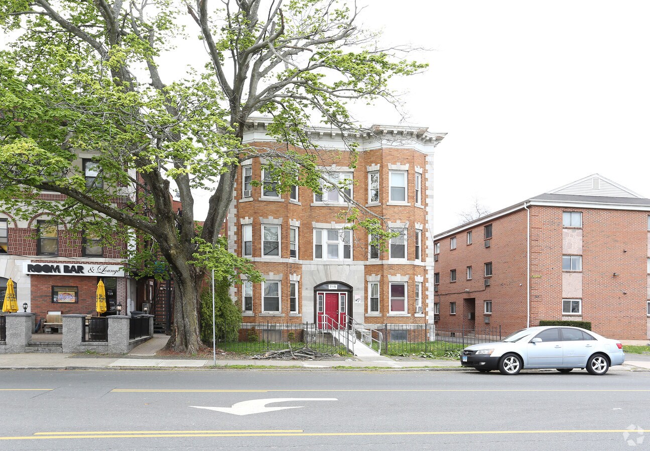 715717 Wethersfield Ave, Hartford, CT 06114