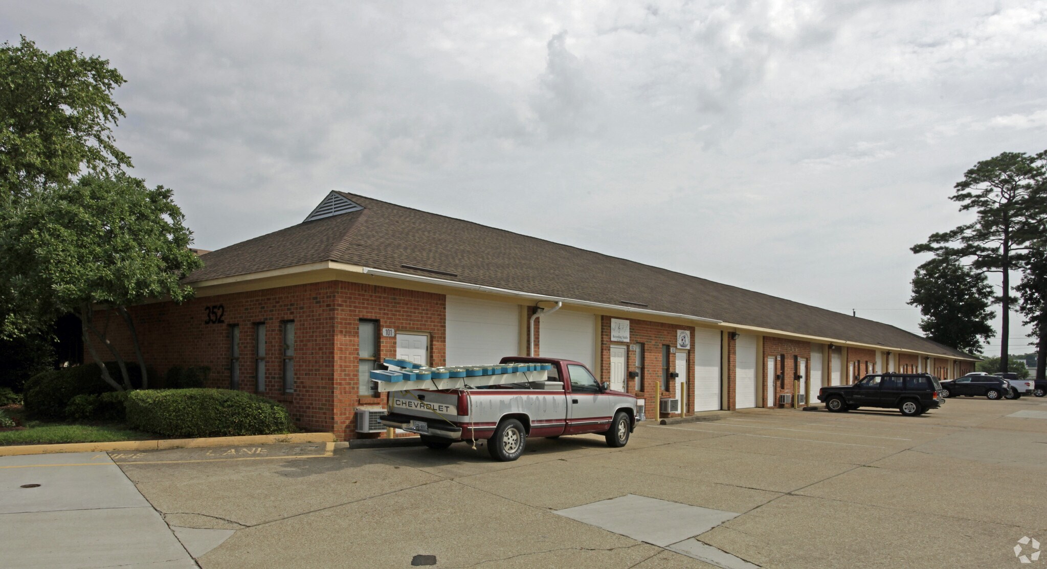 350-352 Cleveland Pl, Virginia Beach, VA for lease Primary Photo- Image 1 of 6