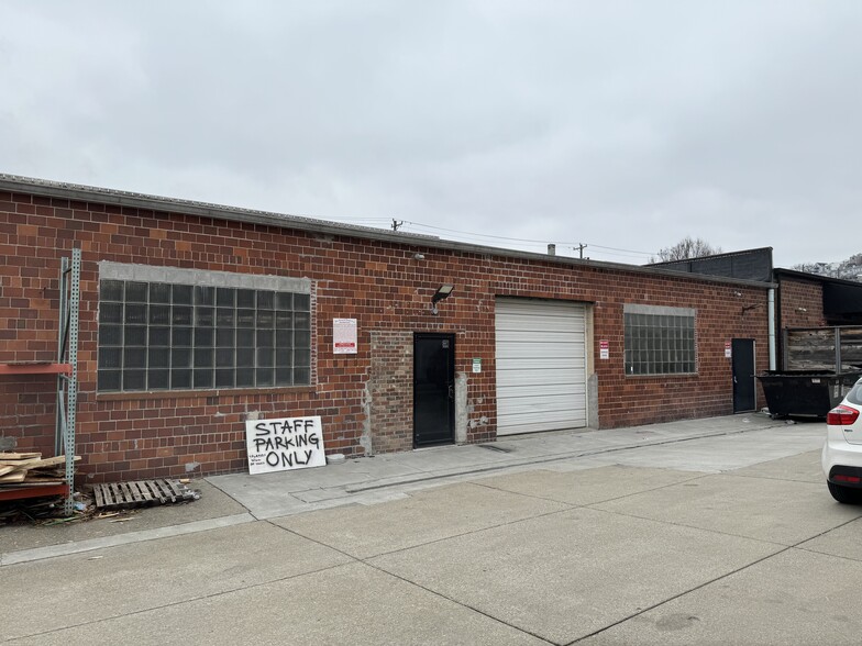 2010 Elm St, Cincinnati, OH for lease - Building Photo - Image 3 of 3