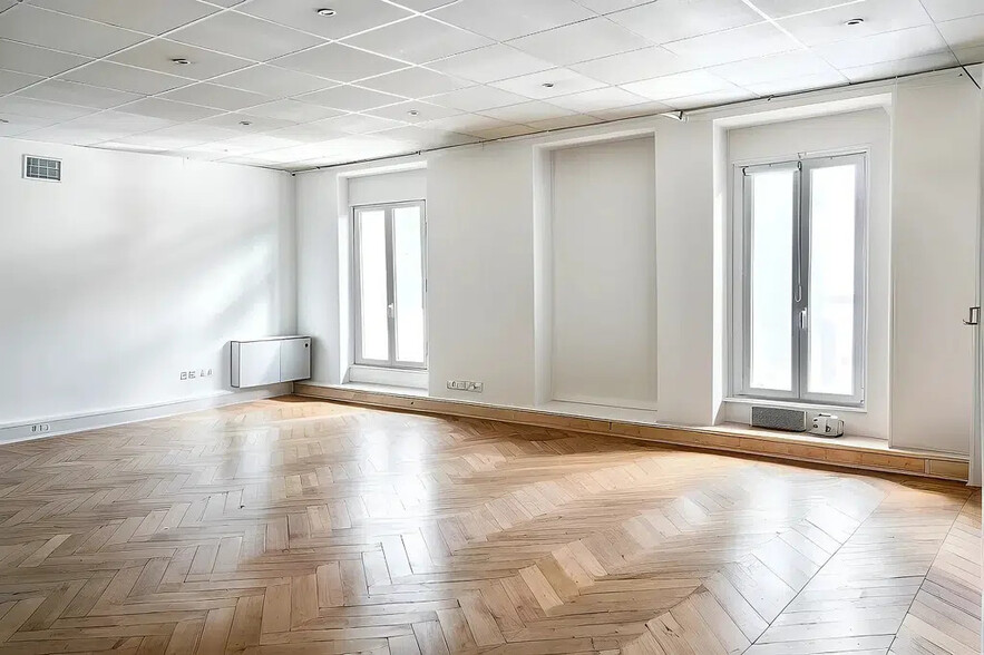 Office in Paris for lease - Interior Photo - Image 1 of 6