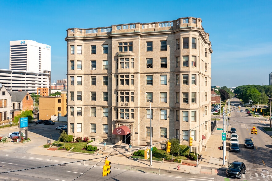 1001 E Jefferson Ave, Detroit, MI for lease - Primary Photo - Image 2 of 5