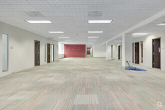 15000 Conference Center Dr, Chantilly, VA for lease Interior Photo- Image 2 of 9