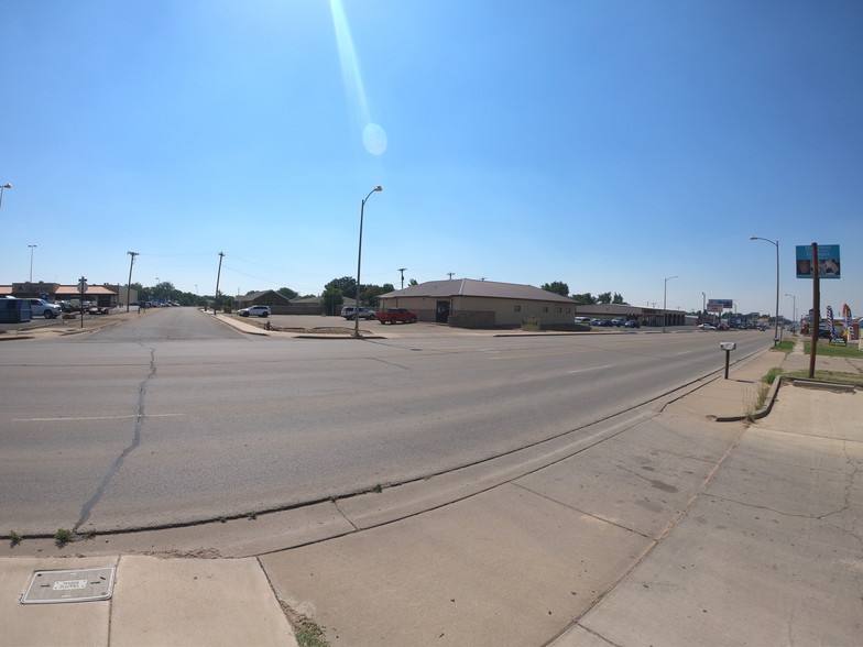 1633 N Prince St, Clovis, NM for sale - Building Photo - Image 2 of 5