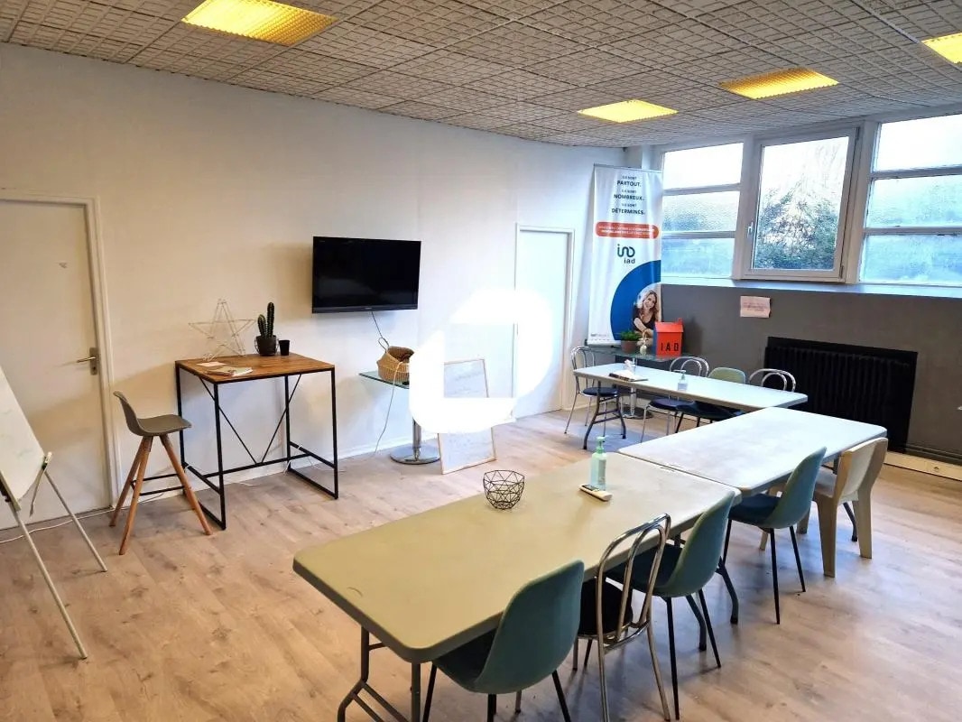 Flex in Douai for lease Building Photo- Image 1 of 15