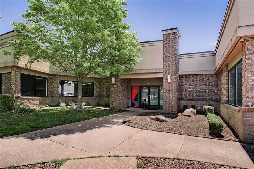 1700 Industrial Drive, Rogers, AR for sale - Primary Photo - Image 1 of 25