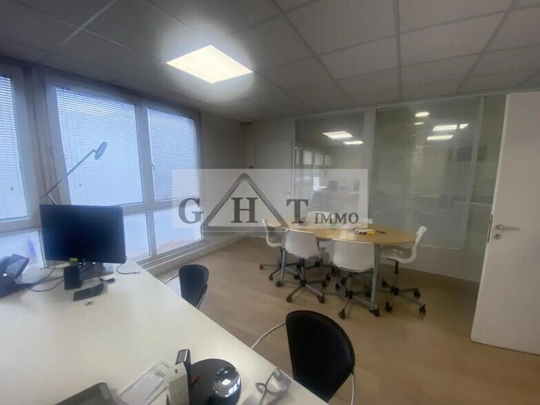 Industrial in Créteil for sale - Building Photo - Image 3 of 6