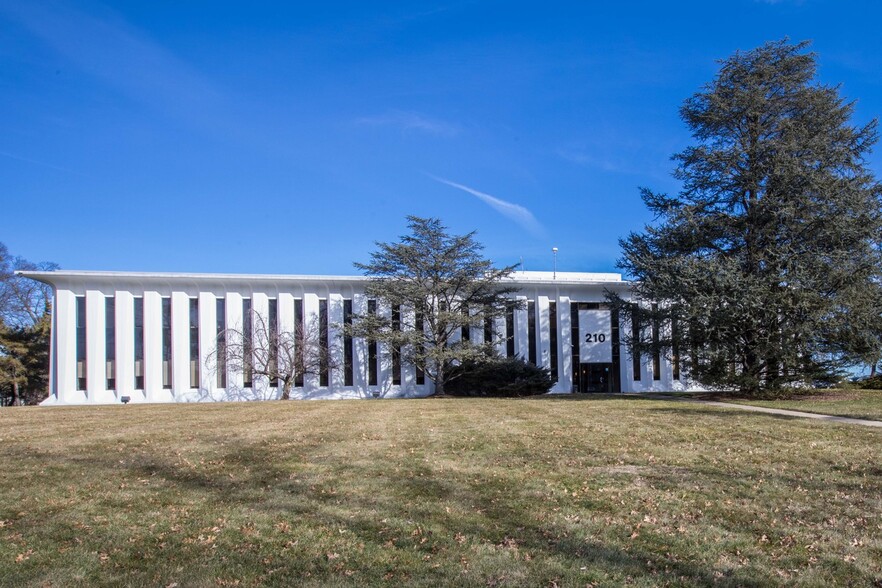 210 Malapardis Rd, Cedar Knolls, NJ for sale - Building Photo - Image 1 of 1