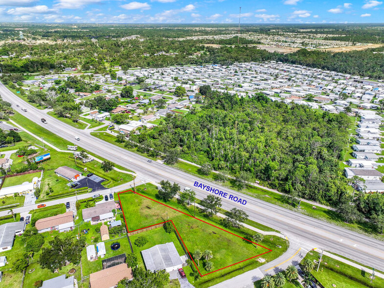 1407 Lincoln Ave, North Fort Myers, FL for sale - Building Photo - Image 3 of 12