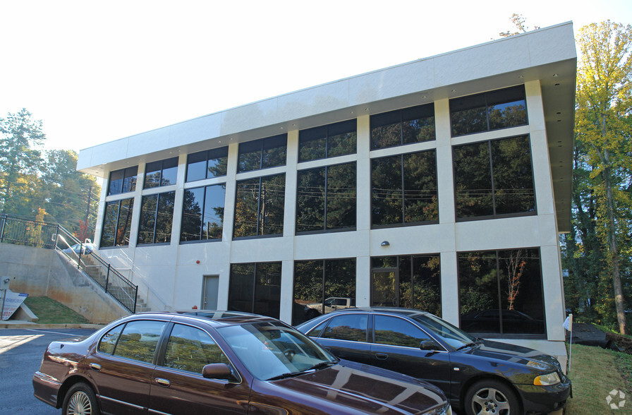 3006 Clairmont Rd, Atlanta, GA for lease - Building Photo - Image 2 of 6