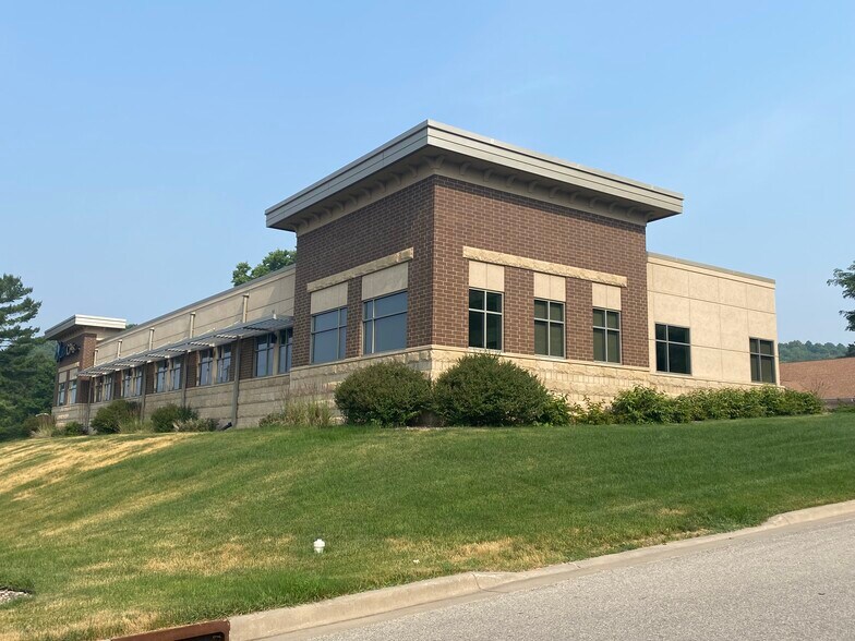 2511 E Main St, Onalaska, WI for sale - Primary Photo - Image 1 of 1