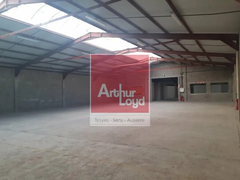Industrial in Troyes for lease - Interior Photo - Image 2 of 10