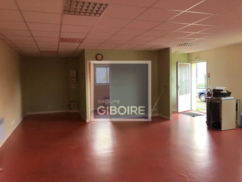 Industrial in Mordelles for lease - Interior Photo - Image 3 of 6