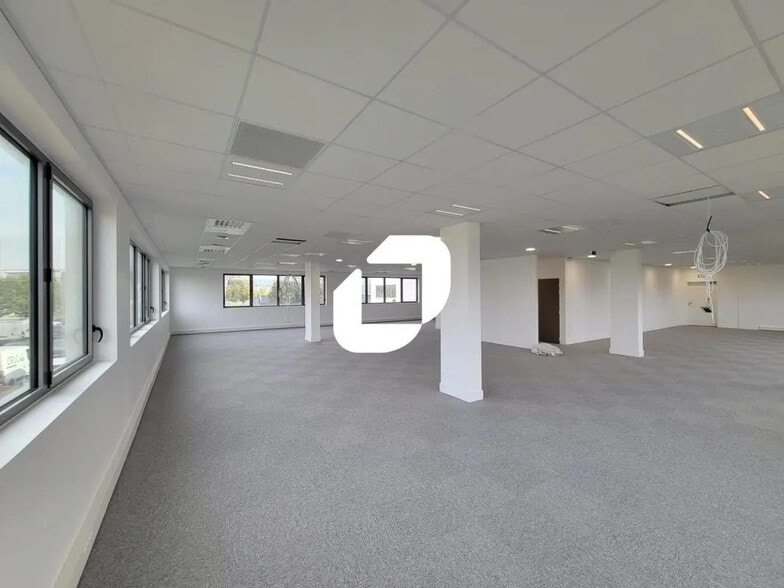 Office in Saint-Herblain for sale - Building Photo - Image 3 of 6