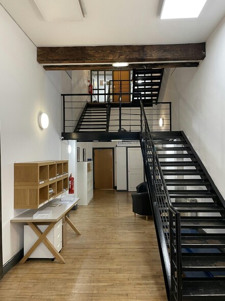 99 Giles St, Edinburgh for lease - Interior Photo - Image 3 of 10