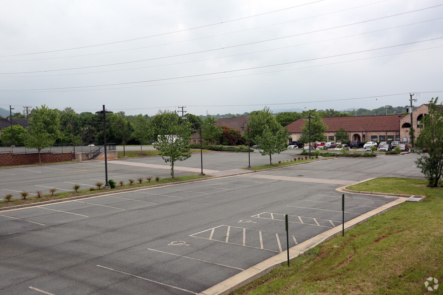 400 People Pl, Charlottesville, VA for lease - Building Photo - Image 2 of 5