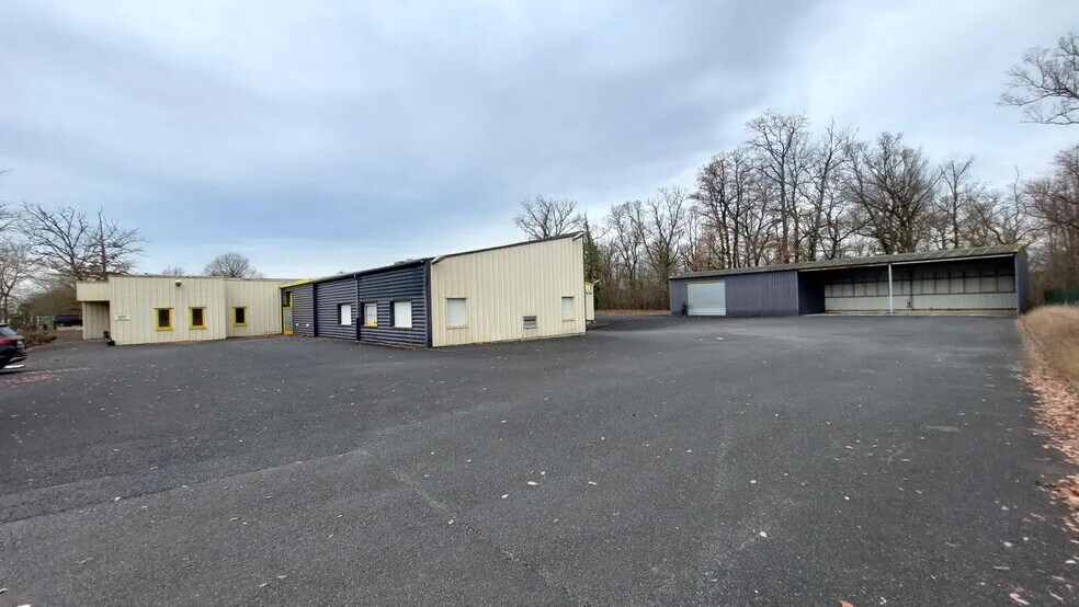 Flex in Angoulême for lease - Building Photo - Image 2 of 10