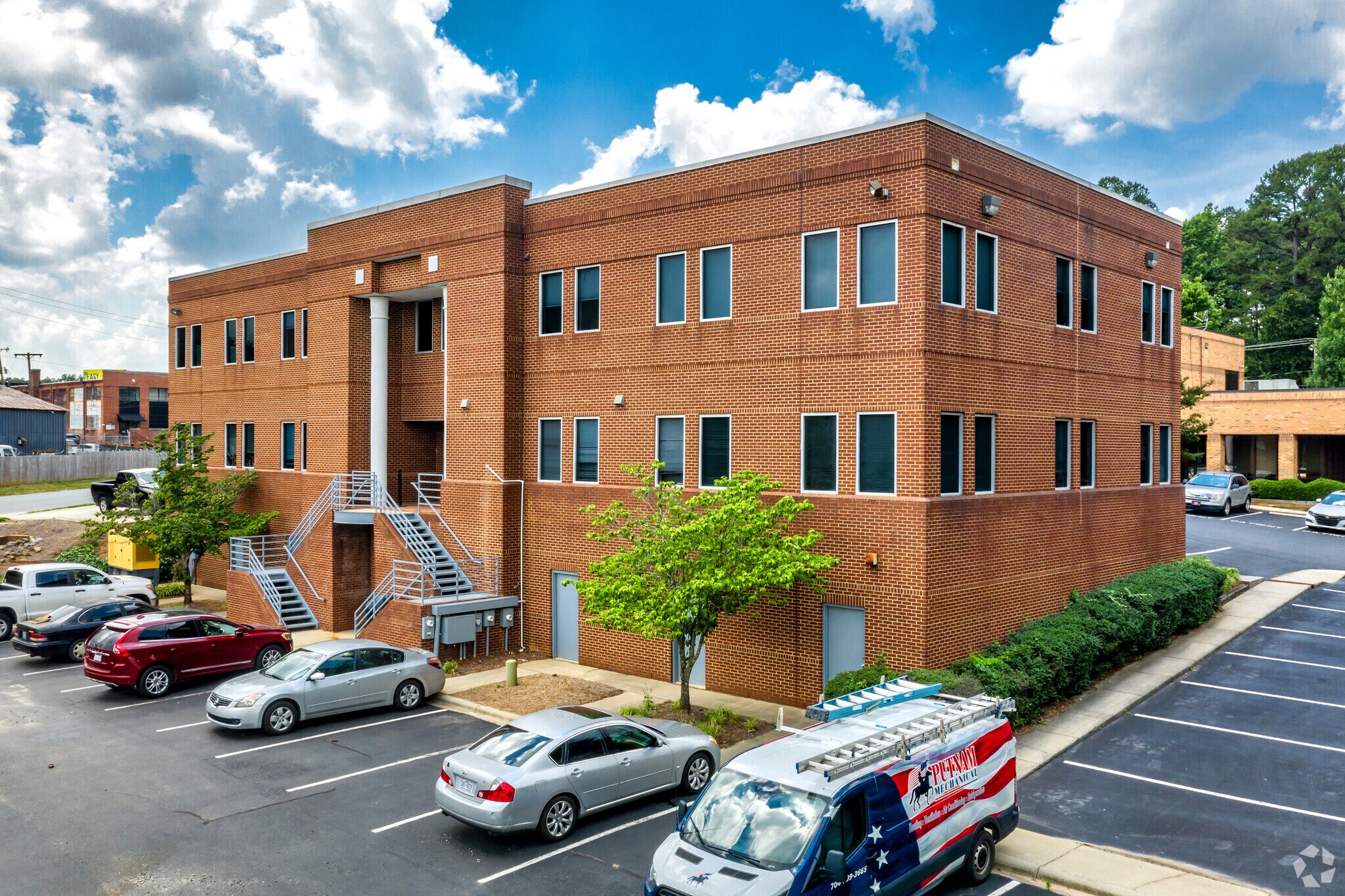 2303 W Morehead St, Charlotte, NC 28208