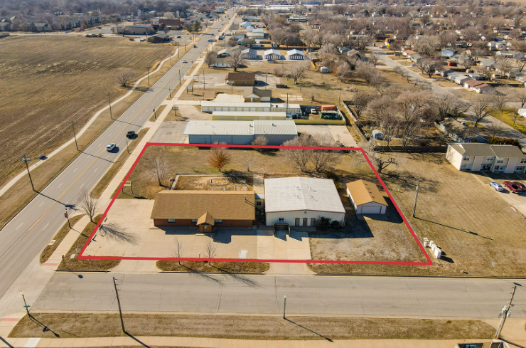 984 E Grand Ave, Haysville, KS for sale - Building Photo - Image 1 of 1