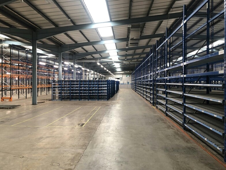 1 Cavalry Hl, Weedon for lease - Building Photo - Image 2 of 4