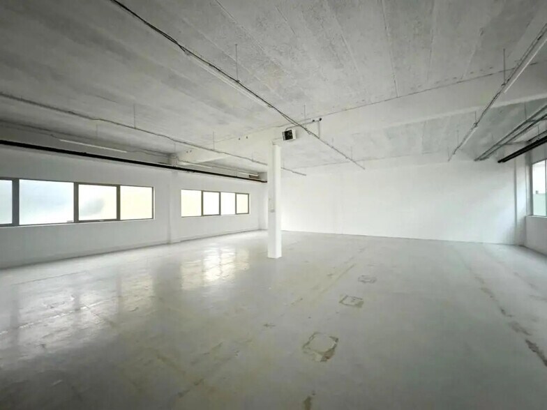 Office in Bezons for lease - Interior Photo - Image 2 of 10