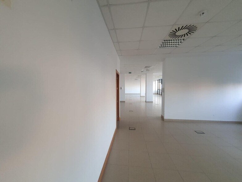 Office in Tomares for lease - Building Photo - Image 3 of 15