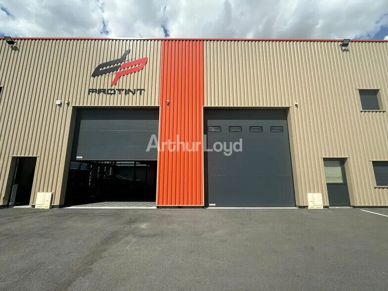 Flex in Reims for lease - Building Photo - Image 1 of 5