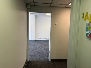 307 Lewers St, Honolulu, HI for lease Interior Photo- Image 1 of 12