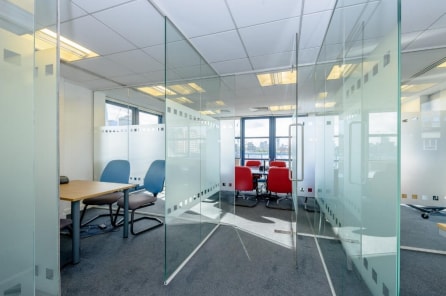 22 Cousin Ln, London for sale - Interior Photo - Image 3 of 21