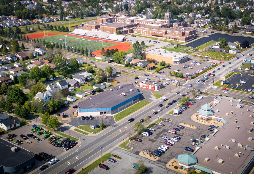 4615 Grand Ave, Duluth, MN for sale - Building Photo - Image 2 of 8