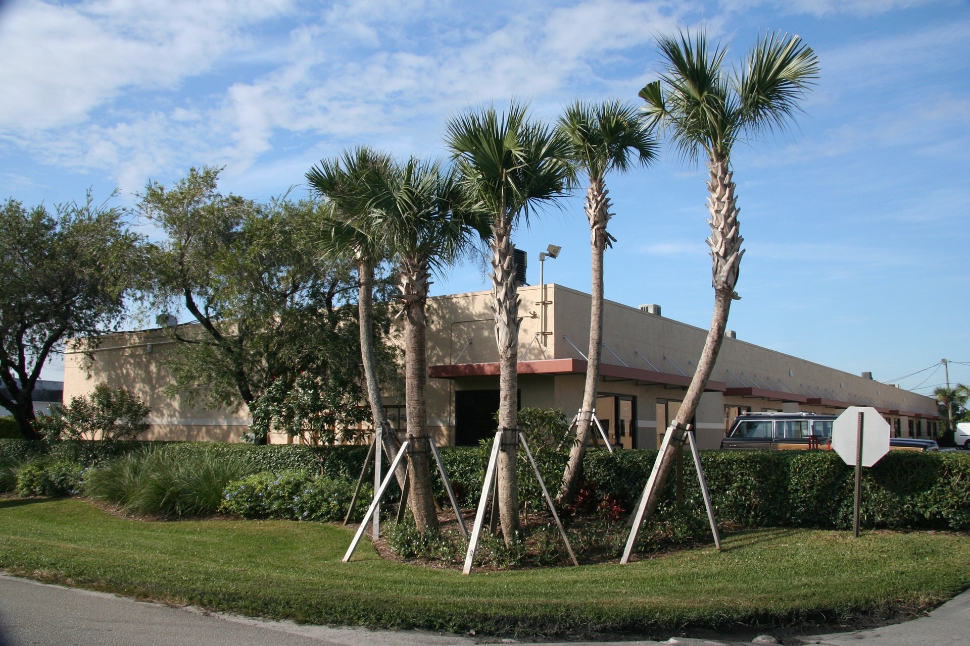 1025 N Florida Mango Rd, West Palm Beach, FL 33409 Florida Mango