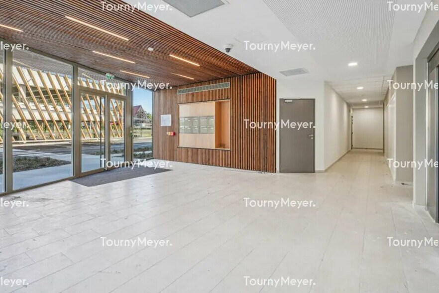 Office in Mérignac for lease - Building Photo - Image 3 of 8