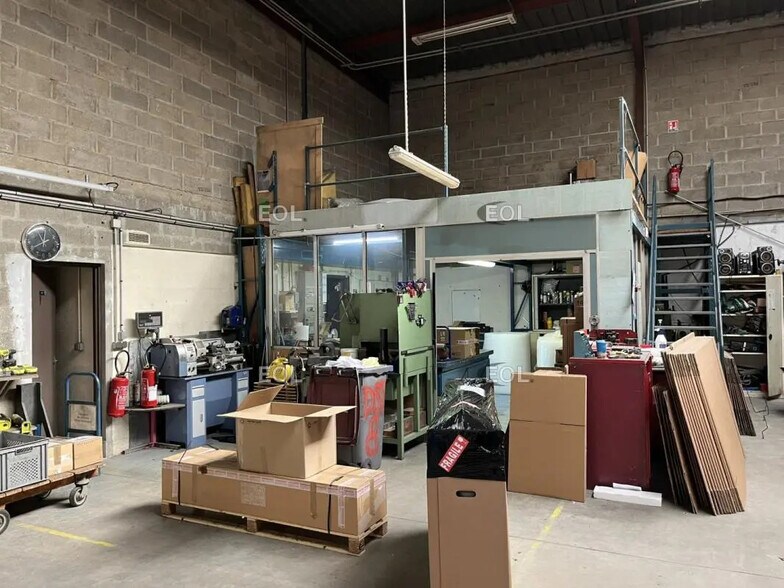 Flex in Sartrouville for lease - Interior Photo - Image 3 of 7