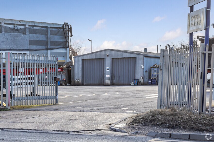 Oliver Clos, Grays for lease - Building Photo - Image 2 of 3