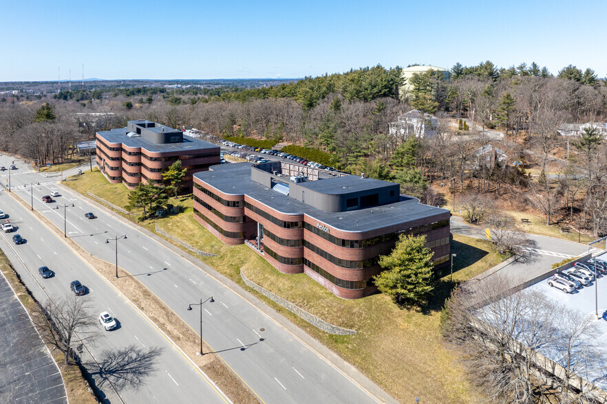 10 Burlington Mall Rd, Burlington, MA for lease - Building Photo - Image 3 of 5