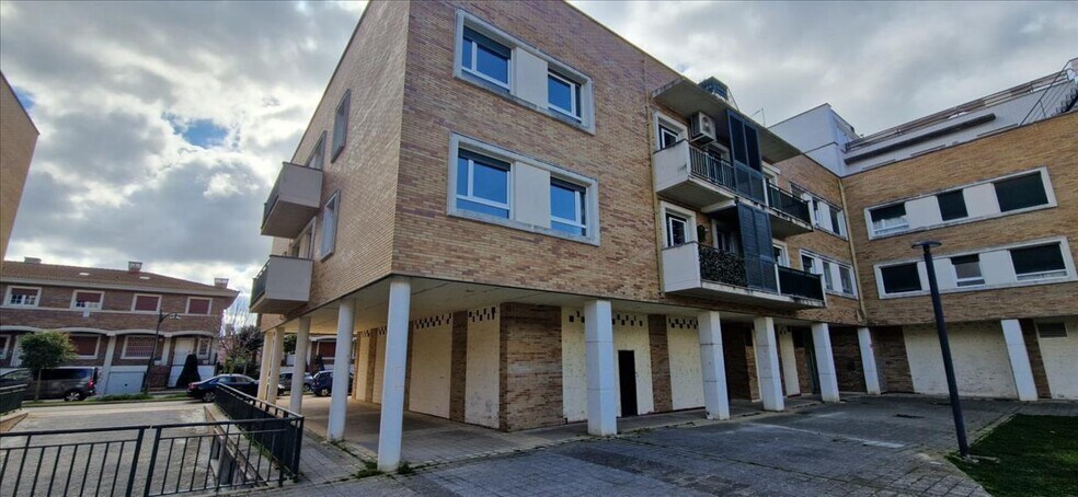 Retail in Grijota for sale - Building Photo - Image 2 of 8