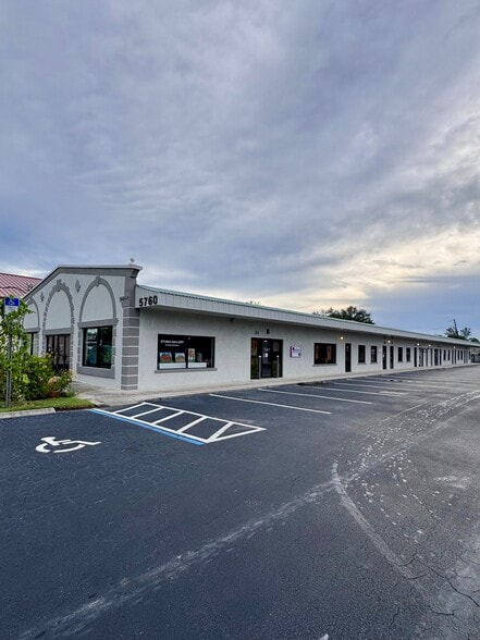 Artisan's Plaza - 5760 Shirley St portfolio of 2 properties for sale on LoopNet.com - Building Photo - Image 3 of 6