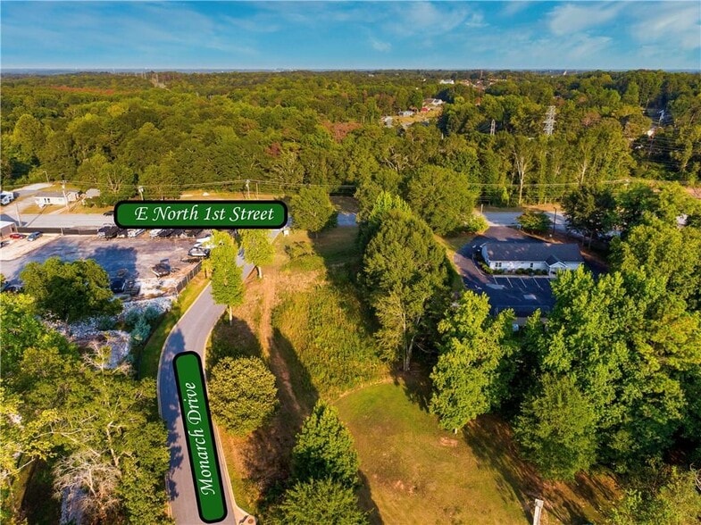 911 E North 1st St, Seneca, SC for sale - Building Photo - Image 2 of 8