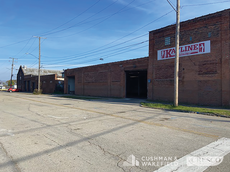 3301-3303 Lakeside Ave E, Cleveland, OH for lease - Building Photo - Image 1 of 6