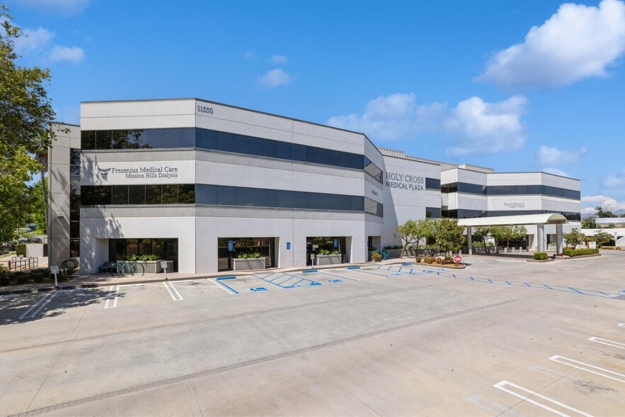 11550 Indian Hills Rd, Mission Hills, CA for lease - Building Photo - Image 3 of 9