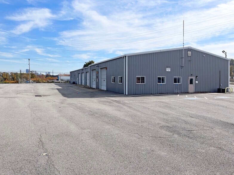 4 River Rd, McKees Rocks, PA for sale - Primary Photo - Image 1 of 1