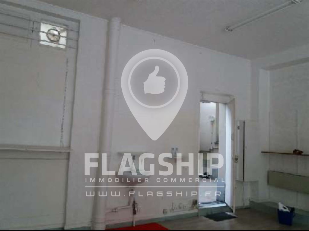Retail in Paris for lease Interior Photo- Image 1 of 5