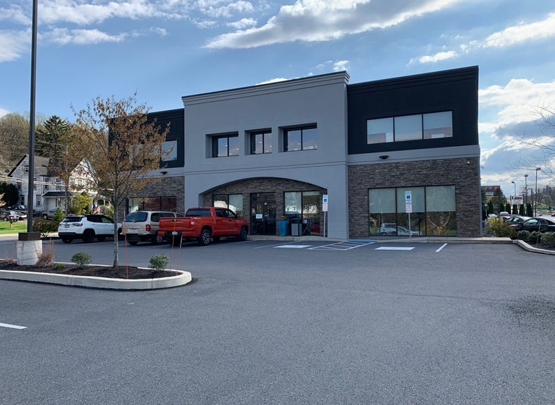 2395 Lancaster Pike, Reading, PA for lease - Primary Photo - Image 1 of 60