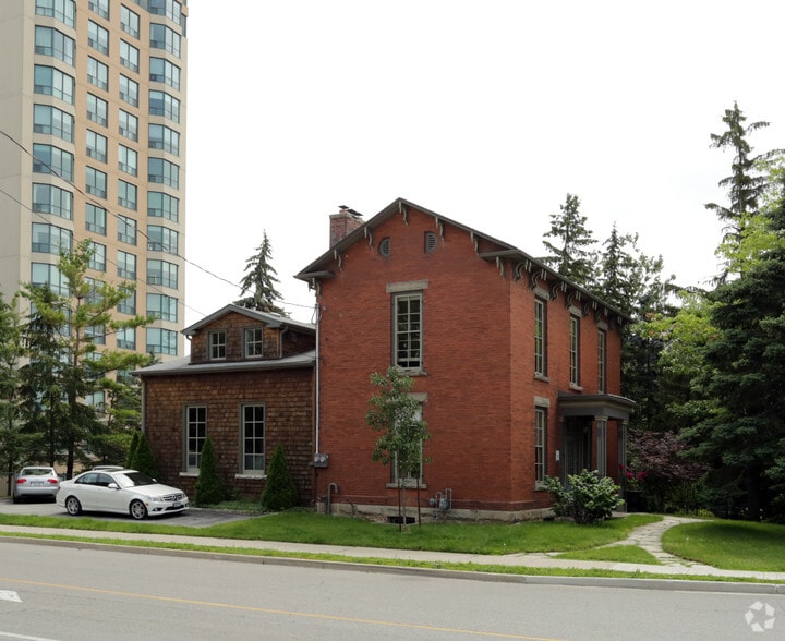 57 Martin St, Milton, ON L9T 2R1