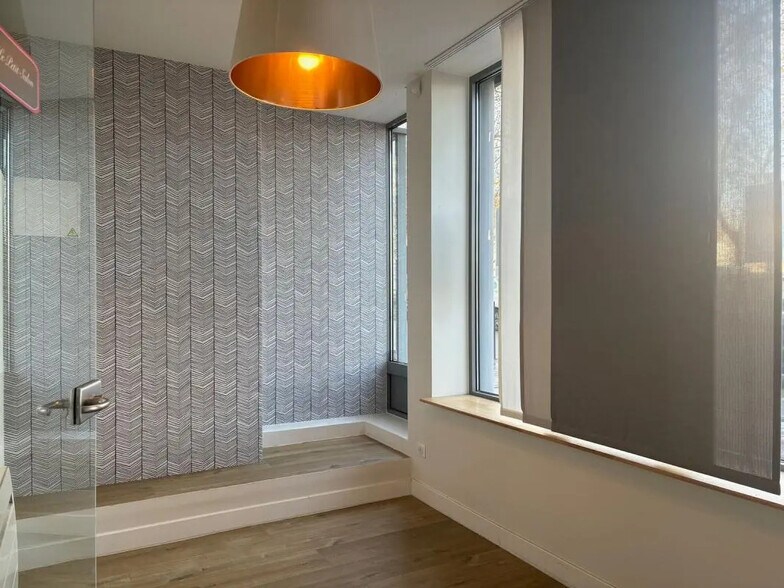 Retail in Nantes for lease - Interior Photo - Image 3 of 12