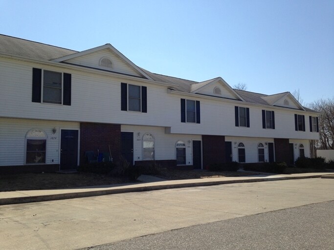 1622 S Curry Pike, Bloomington, IN 47403