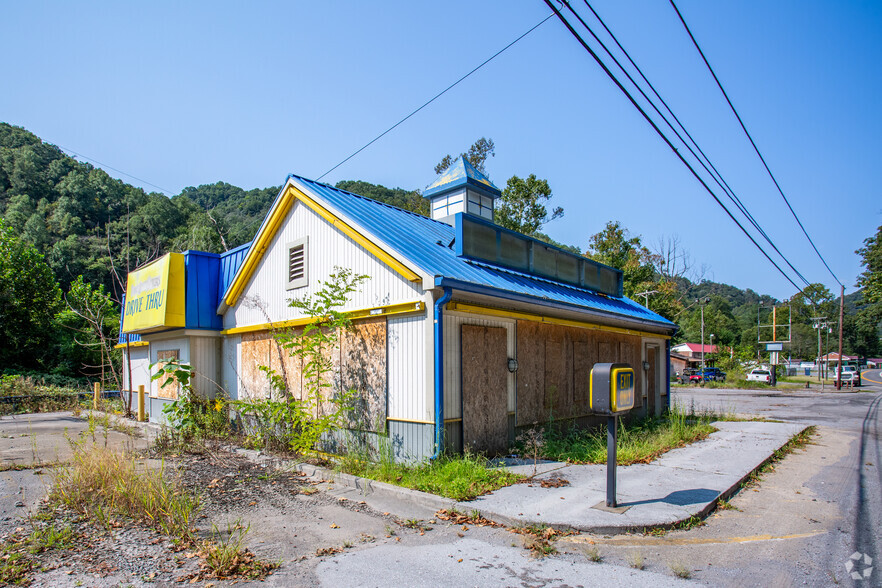 1175 Riverside Dr, Welch, WV for sale - Primary Photo - Image 1 of 1