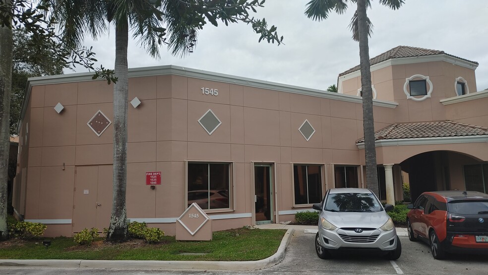 1545 N Park Dr, Weston, FL for lease - Building Photo - Image 3 of 21