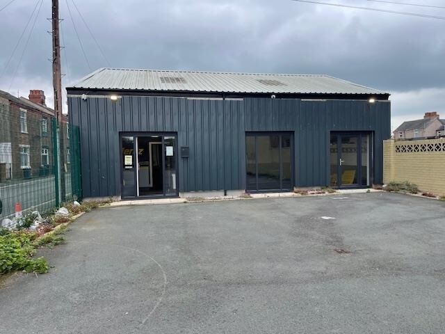 2 Raglan St, Barrow In Furness for lease - Primary Photo - Image 1 of 6