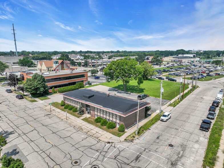 800 55th St, Kenosha, WI for lease - Building Photo - Image 2 of 24